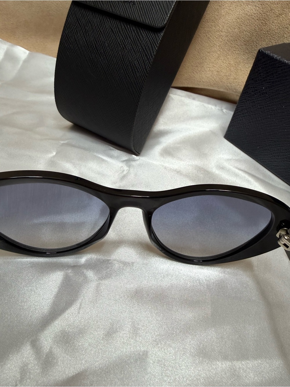 Prada Oversized Black Geometric Inlay Gradient Sunglasses Made in Italy w/ Case - Picture 10 of 10